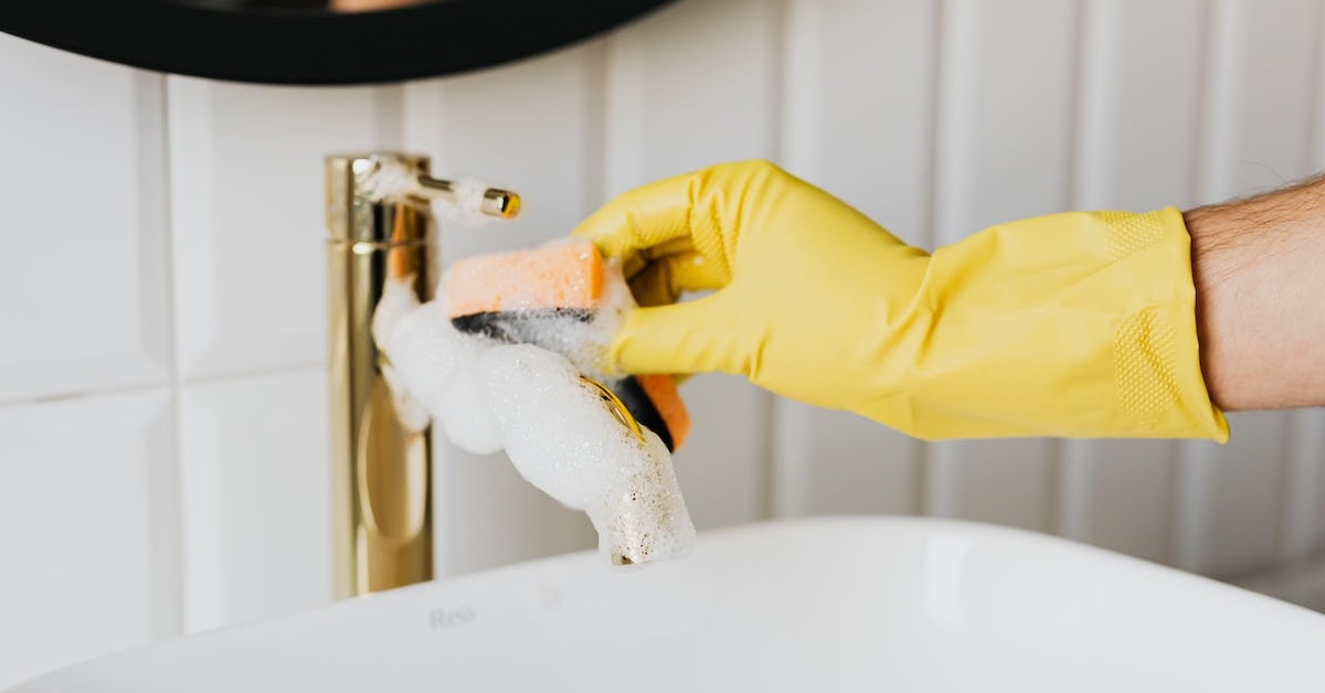 Nettoyer les taches d'eau dure: des robinets aux portes de douche