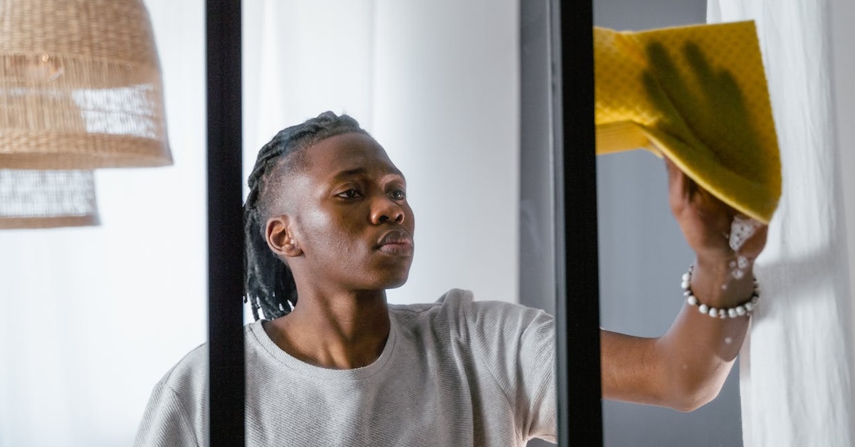 Nettoyage de vitres : bricolage ou service professionnel?