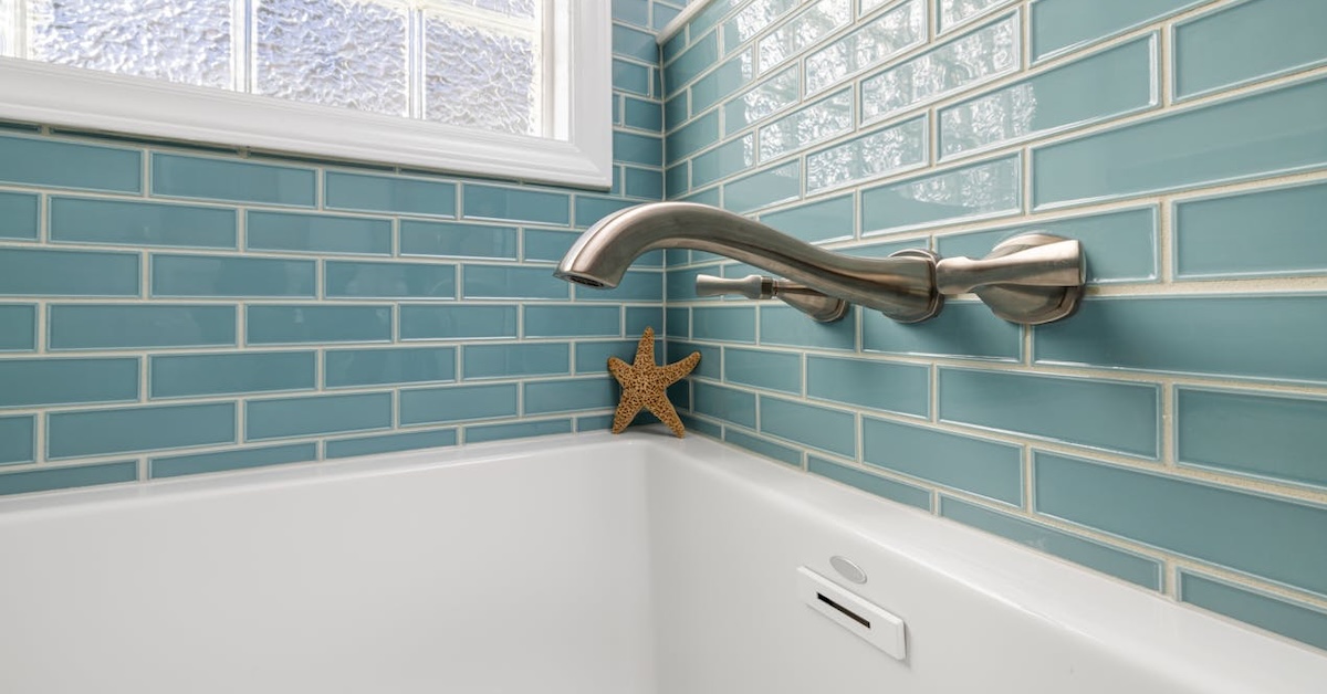 Maîtriser l'art du nettoyage des joints: conseils pour des carreaux étincelants dans votre salle de bain