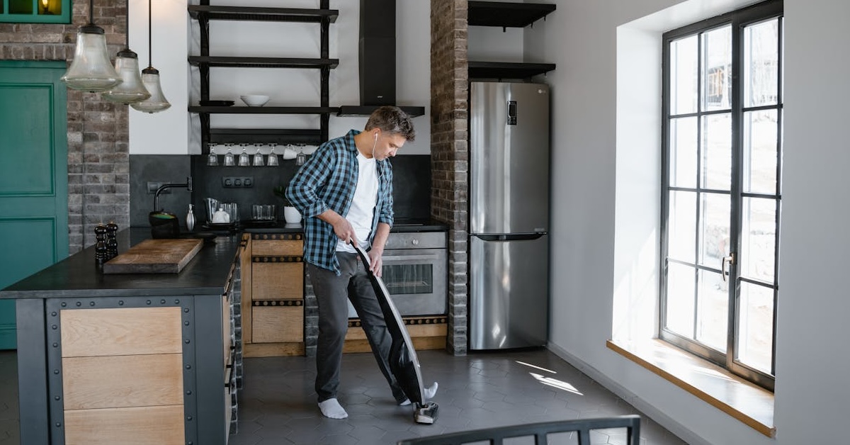 Le guide de l’entretien ménager du nouveau propriétaire: conseils de bricolage et quand embaucher un professionnel